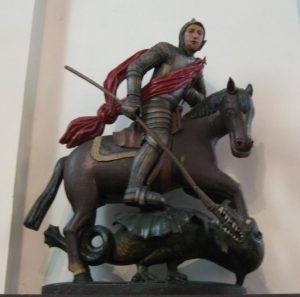 Oneux - la statue du patron de la paroisse, saint Georges
