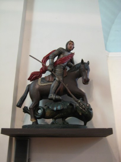 Oneux - la statue du patron de la paroisse, saint Georges